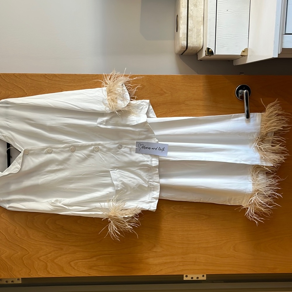 NWT! White feather pajamas with tan feathers. Perfect for brides big day - Picture 4 of 4